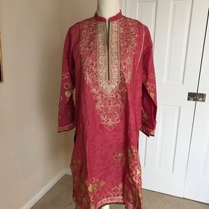 Pakistani women’s tunic and pant suit